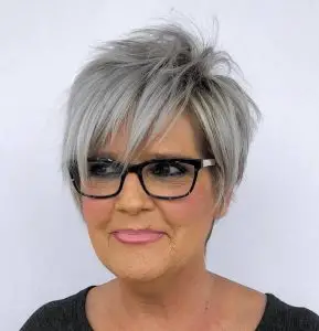 hairstyles for women over 50 with glasses