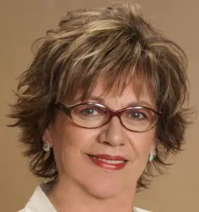 relaxed hairstyle for women over 50 with glasses
